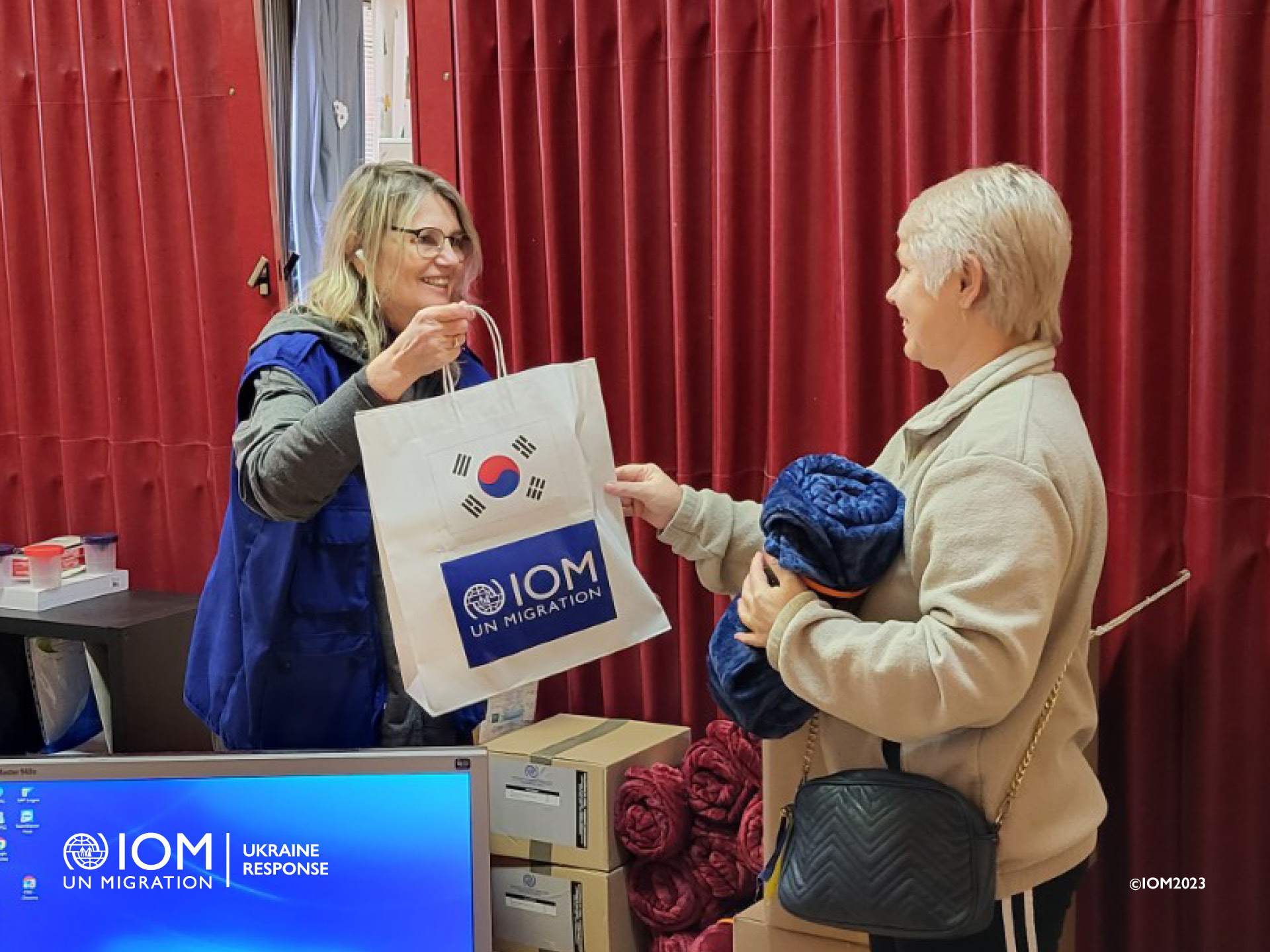 Aid deliver in the humanitarian centre in Gabcikovo. Blankets are part of IOM clothing aid that helps people in need to face winter conditions. Photo © International Organization for Migration (IOM) 2023.