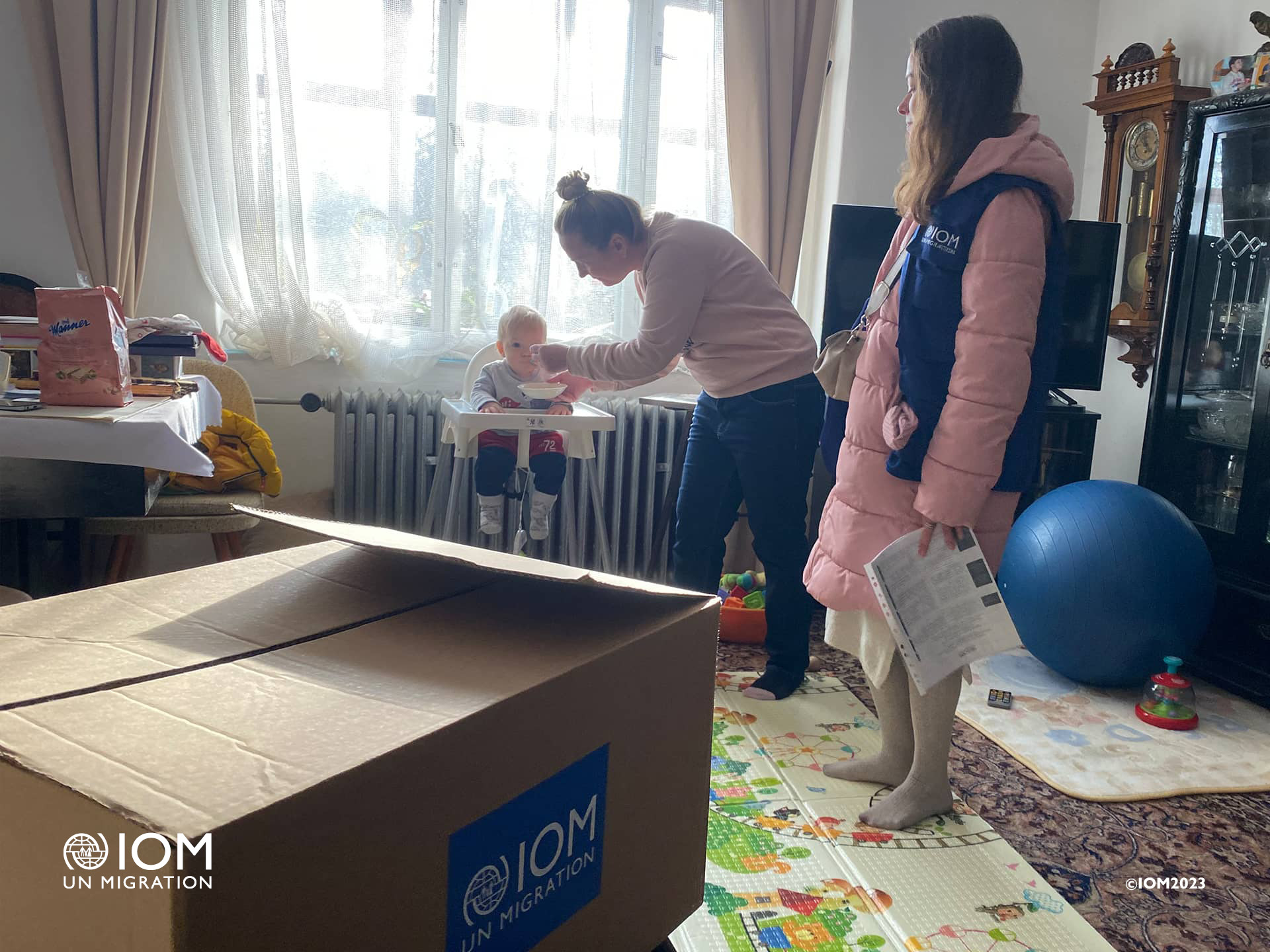 Anna and her son Marko receive a food aid on a regular basis. Photo © International Organization for Migration (IOM) 2022.