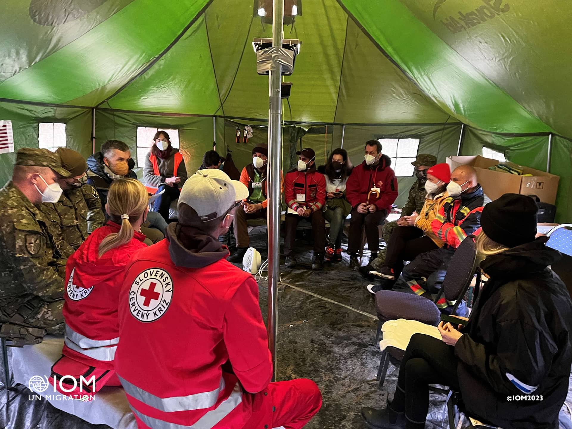 Od februára 2022 IOM zorganizovala 100 školení, seminárov a workshopov týkajúcich sa ochrany pred obchodovaním s ľuďmi pre takmer 1 300 pracovníkov v teréne, partnerov, zdravotníckych profesionálov, dobrovoľníkov a humanitárnych pracovníkov na Slovensku. Foto © Medzinárodná organizácia pre migráciu (IOM) 2023.