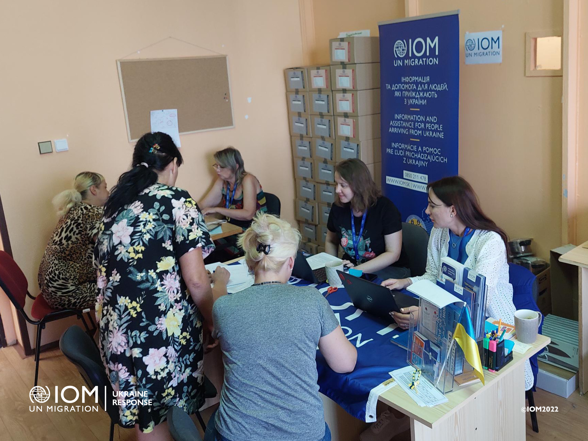 IOM consultants providing counselling at the Gabcikovo Accommodation Facility. Photo © International Organization for Migration (IOM) 2022.