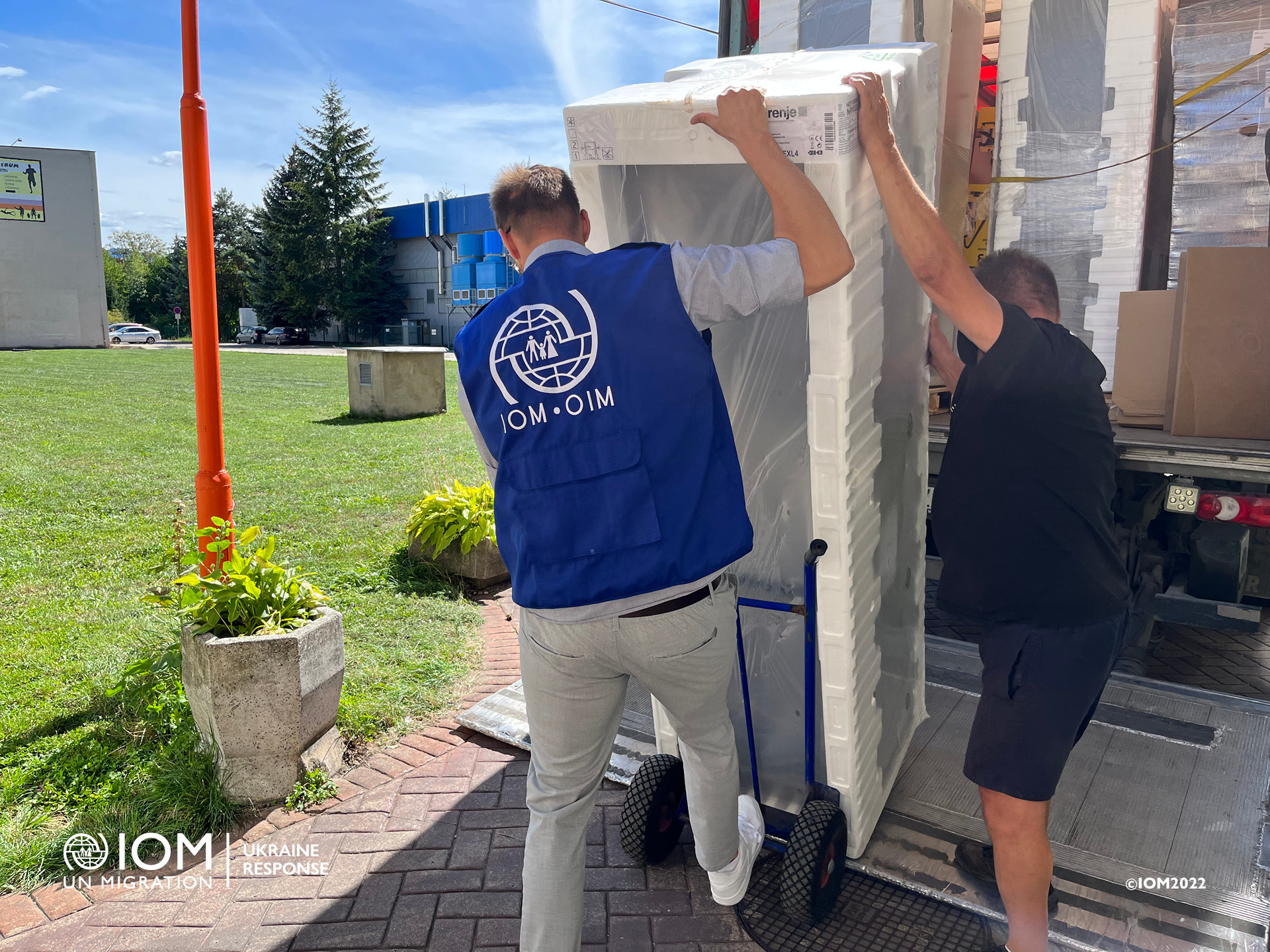 Refrigerators and vacuum cleaners delivery to the Accomodation Facility in Martin - 1.  Photo © International Organization for Migration (IOM) 2022.