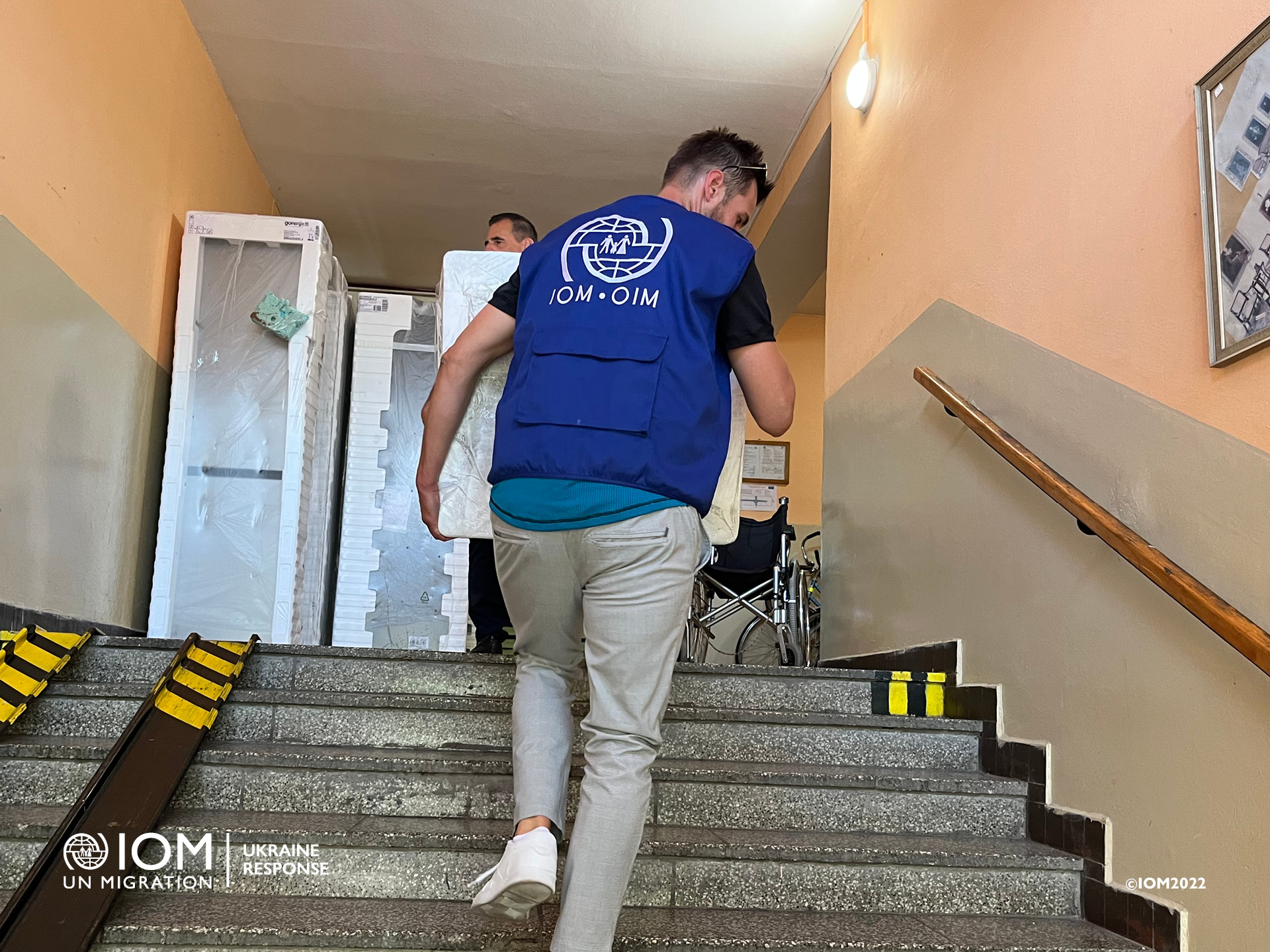Refrigerators and vacuum cleaners delivery to the Accomodation Facility in Martin - 2.  Photo © International Organization for Migration (IOM) 2022.